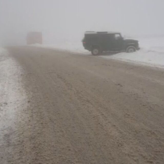 Пътната обстановка: 50 см сняг на Петрохан, опасност от лавини