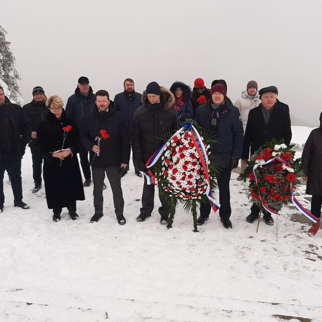 Руският посланик положи цветя на Шипка за 3 март 