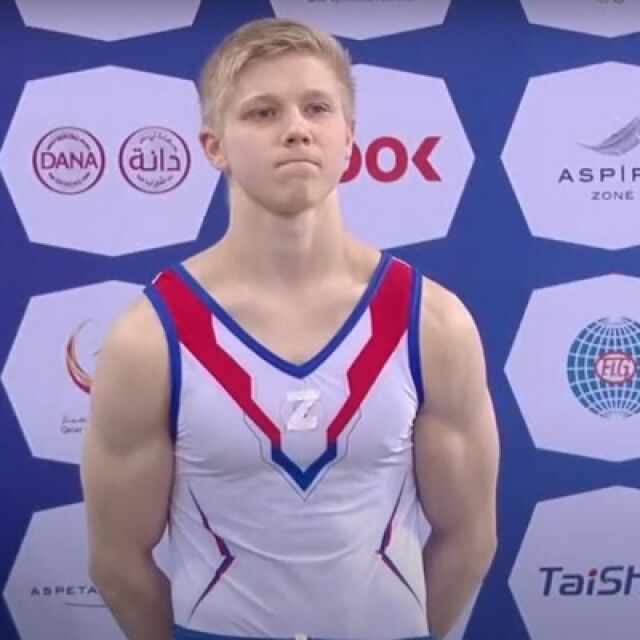 Руски гимнастик провокира със знак Z на състезание (ВИДЕО) 