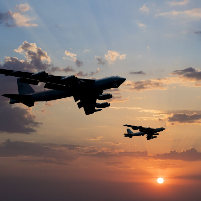 Американски стратегически бомбардировач лети край Корейския полуостров
