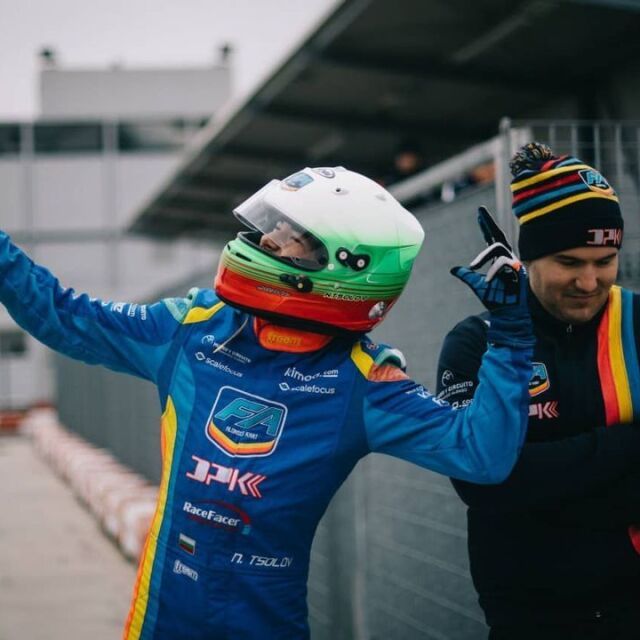 Никола Цолов остава във Формула 3