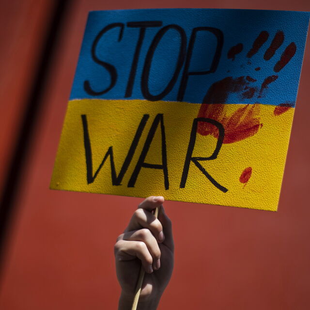 Русия и Украйна подновяват преговорите си, този път чрез видеовръзка