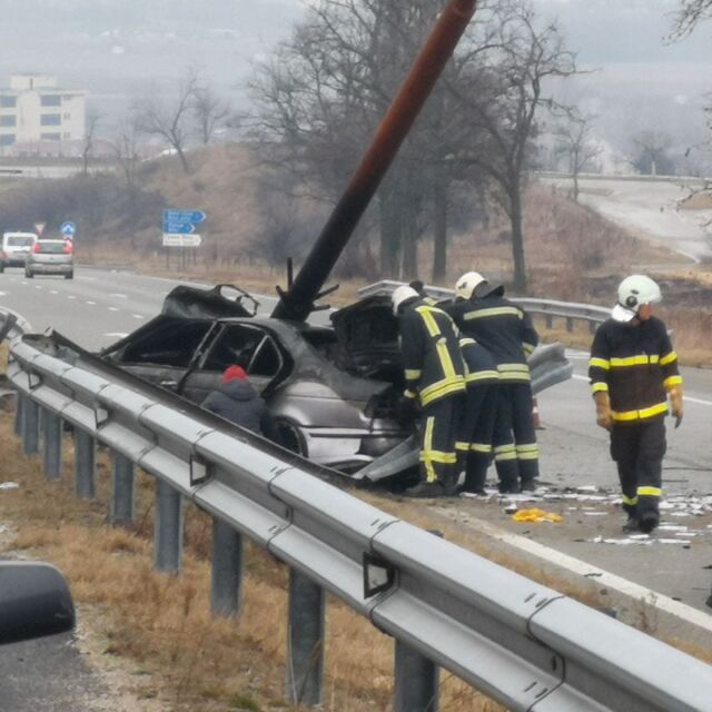 Един загинал при тежка катастрофа на пътя Благоевград - София 