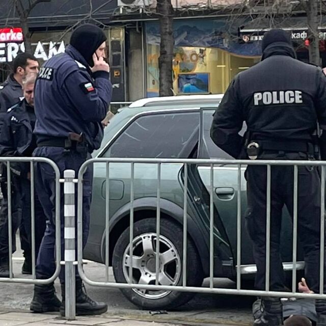 След преследване: Катастрофа и арест в центъра на София (СНИМКИ)
