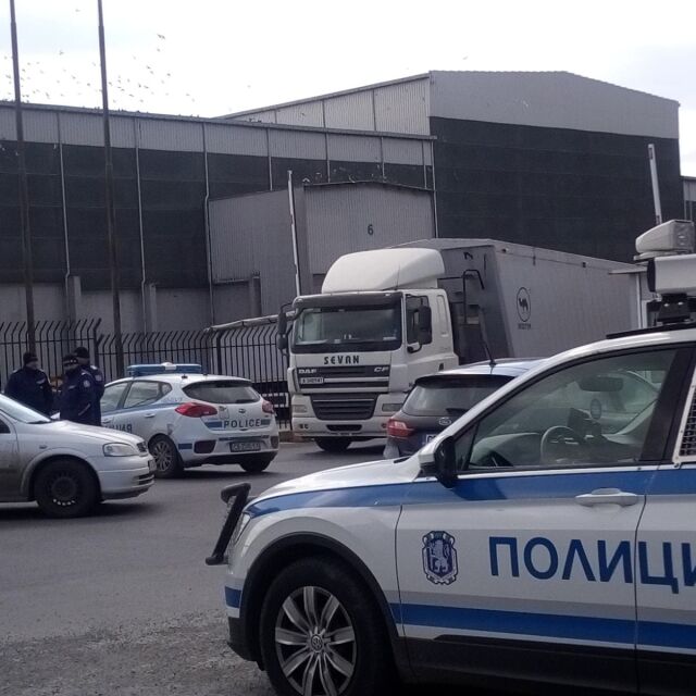 Полиция е блокирала зърнобазата в каменското с. Свобода
