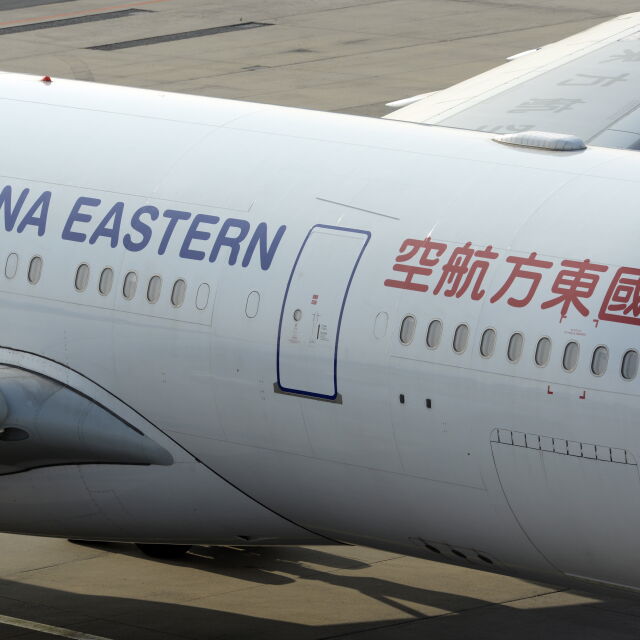 Пътнически самолет със 132 души на борда се разби в Китай (ВИДЕО)