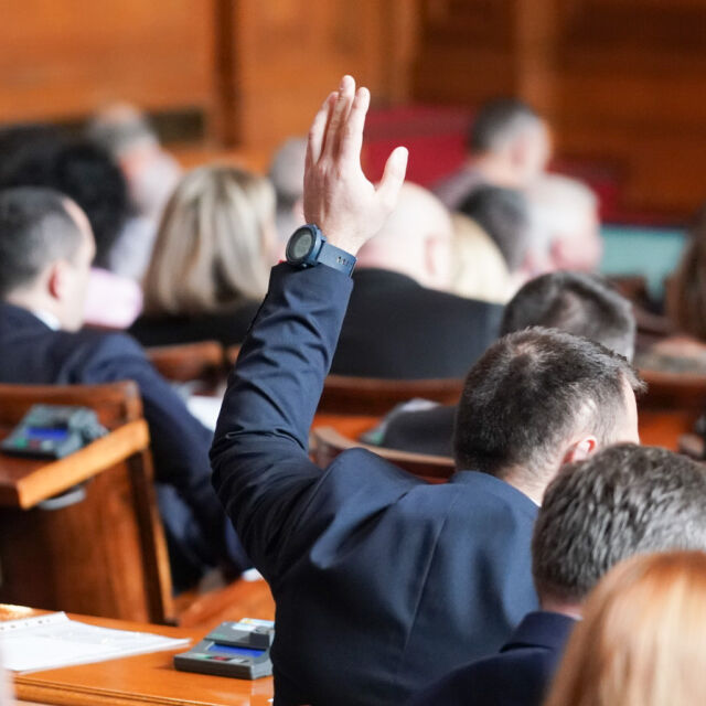 Извънредно заседание: Депутатите ще обсъждат военната помощ за Украйна