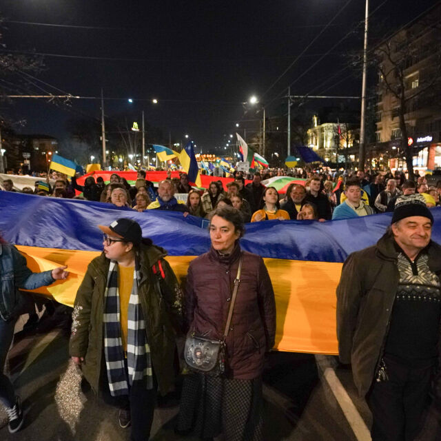 Многохилядно шествие в София поиска мир за Украйна (ВИДЕО И СНИМКИ)
