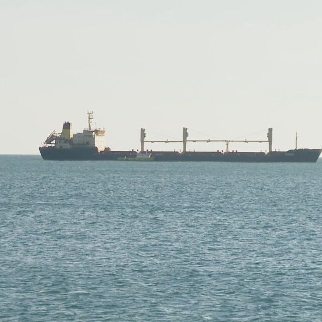 Отплава корабът "Царевна", блокиран на пристанището в Мариупол заради войната 