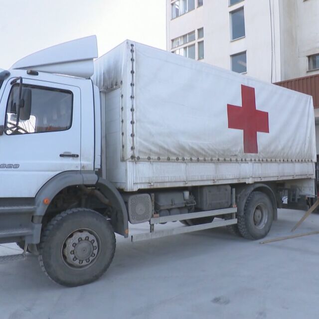 Помощ за Украйна: Камионите на БЧК и екип на bTV пътуват към Чернивци и Виница