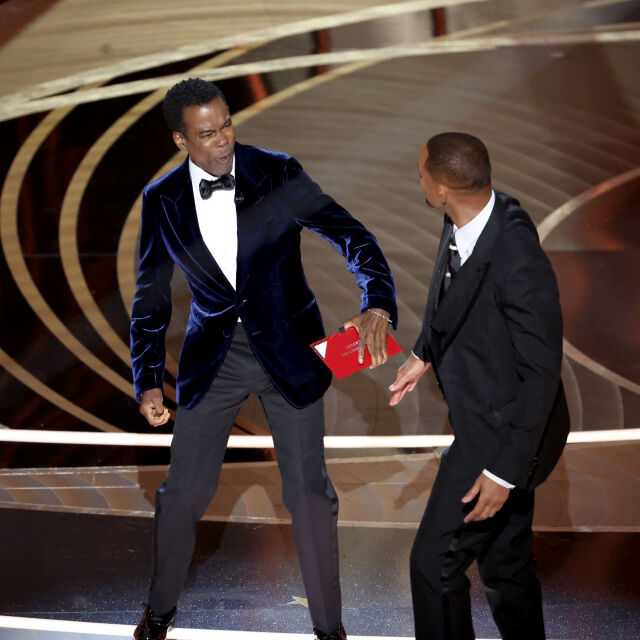 Уил Смит се извини на Крис Рок за шамара, който му удари на Оскарите