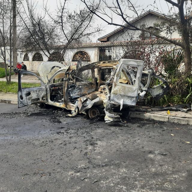 Кола с кислородни бутилки се самозапали в Пловдив (СНИМКИ И ВИДЕО)