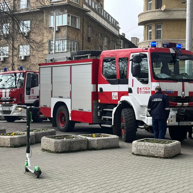 Пожар в подлеза на Софийския университет (СНИМКИ)