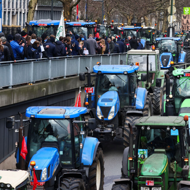 Хиляди трактори блокираха Брюксел (ВИДЕО)