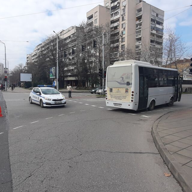 Автобус на градския транспорт в Пловдив блъсна жена на пешеходна