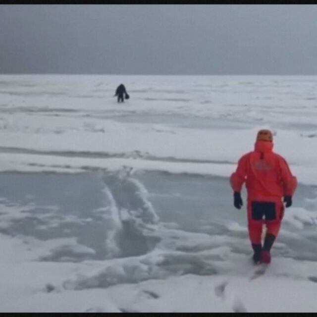 Около 40 рибари са спасени, след като леден блок се откъсна (ВИДЕО)