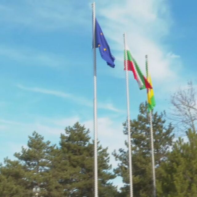 Кражба в кадър: Кой задигна българското знаме от центъра на Добрич?