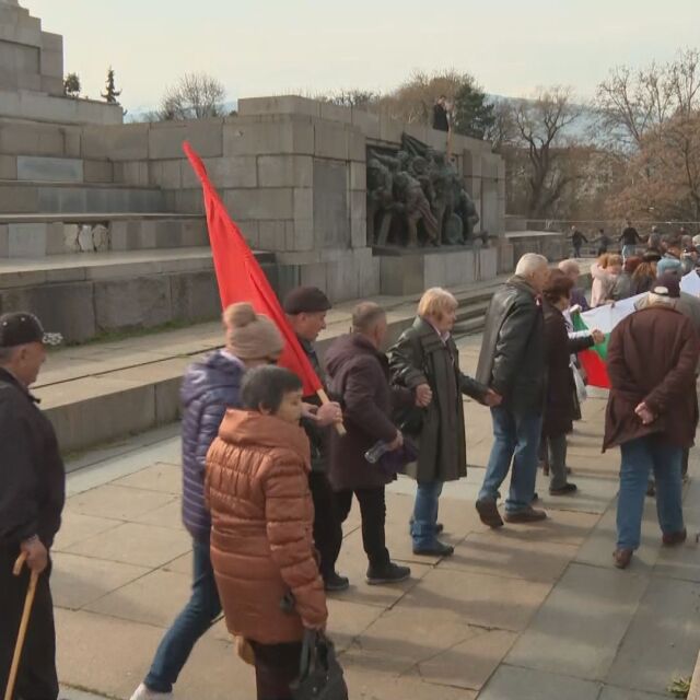 Протест срещу преместването на Паметника на Съветската армия