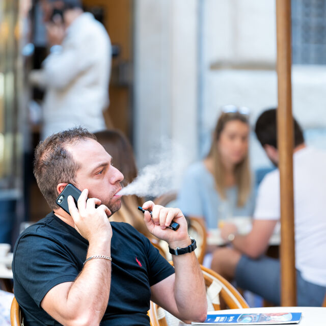 Забраняват пушенето в Италия на открито