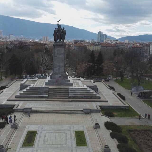Демонтажът на Паметника на Съветската армия: Може да бъде преместен на части, смятат архитекти