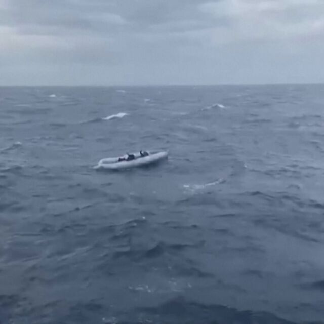 С гумена лодка в бурно море: Петима мигранти се удавиха край Турция 