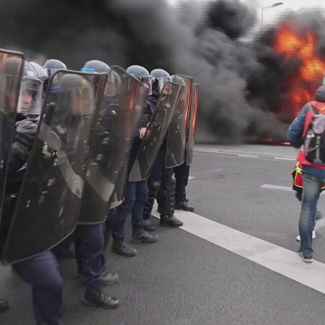 Стачката срещу пенсионната реформа във Франция блокира депо за гориво (ВИДЕО)