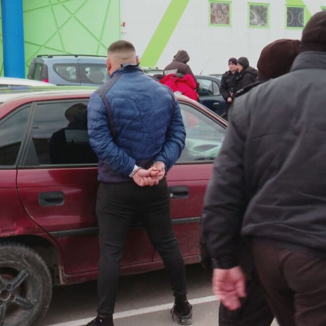 Зрелищна акция във Варна: Четирима задържани по време на сделка с наркотици