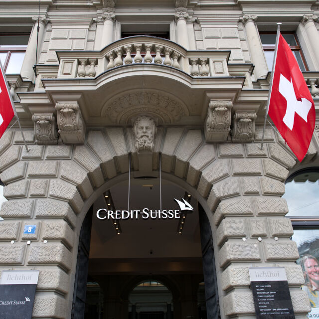 Credit Suisse раздава бонуси въпреки затрудненото си положение