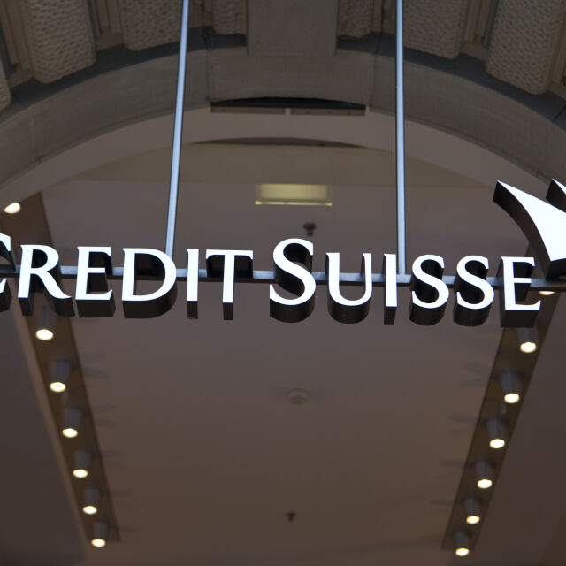 Разследват сливането на Credit Suisse и UBS Group