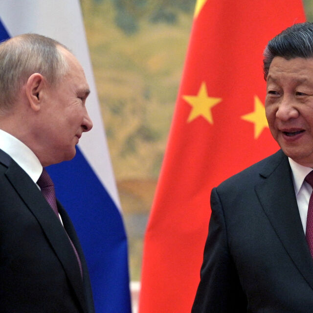 Китайският президент Си Дзинпин кацна в Москва