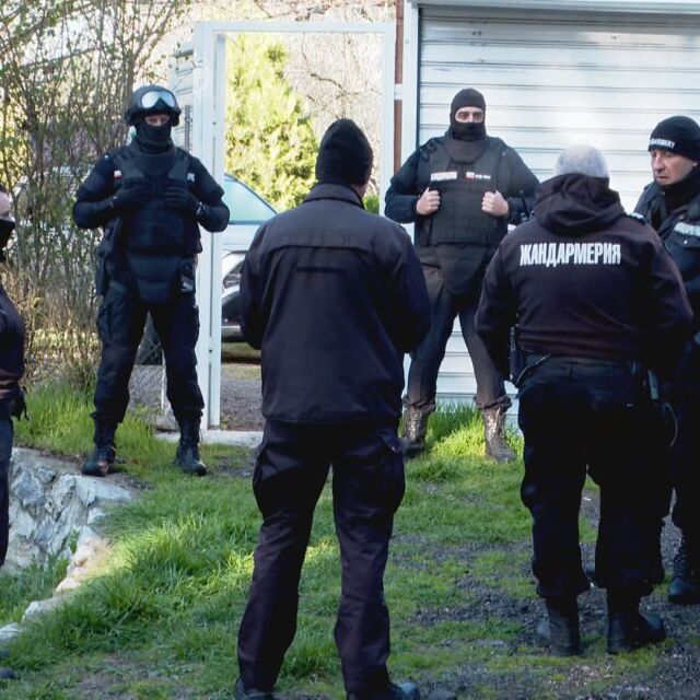 Над 12 задържани при акцията в Казанлък и Гурково, открити са наркотици