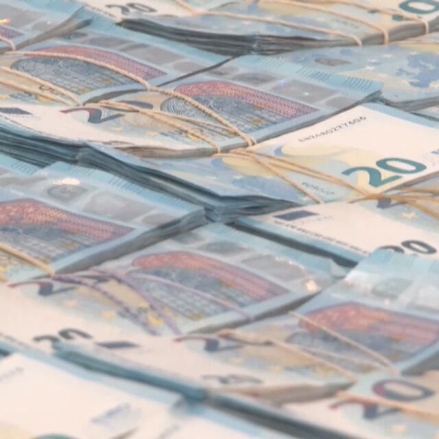 Митничари откриха над 1,5 млн. евро, скрити в кола (ВИДЕО)