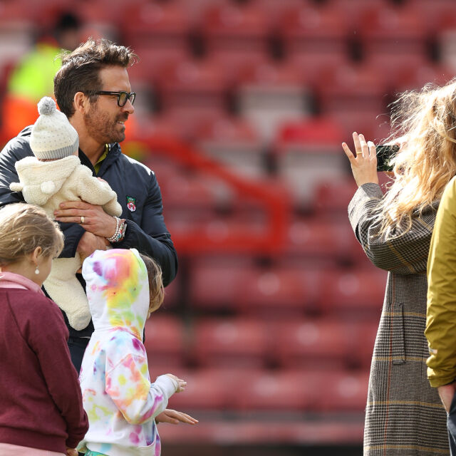 Изненада за феновете: Райън Рейнолдс и Блейк Лайвли заведоха новороденото си бебе на мач