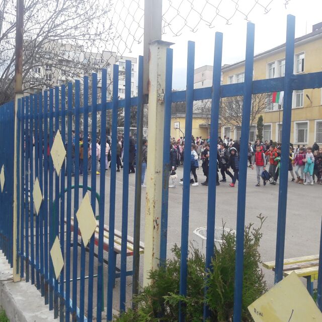 Вълна от сигнали за бомби в училища в София и Бургас 