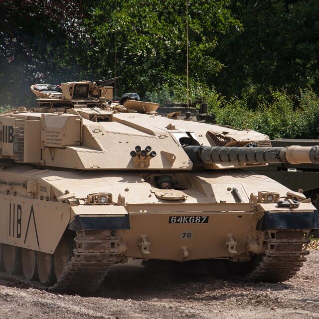 Първите британски танкове „Чалънджър“ пристигнаха в Украйна