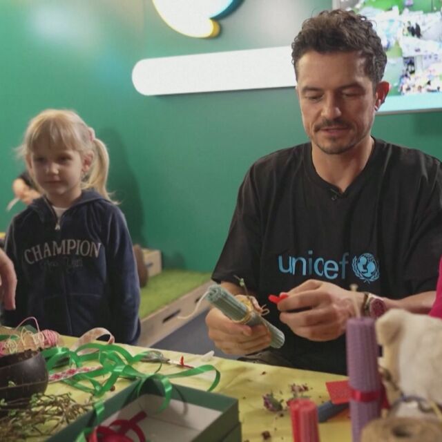 Орландо Блум посети детски център в Киев (ВИДЕО)