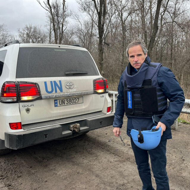 С брониран автомобил на ООН: Шефът на МААЕ пътува към АЕЦ „Запорожие“