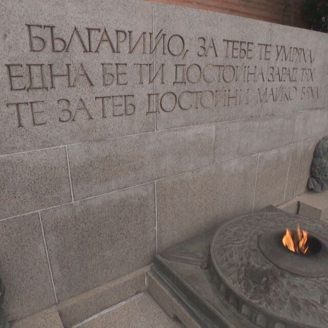  Каква е историята на Паметника на Незнайния боец? 