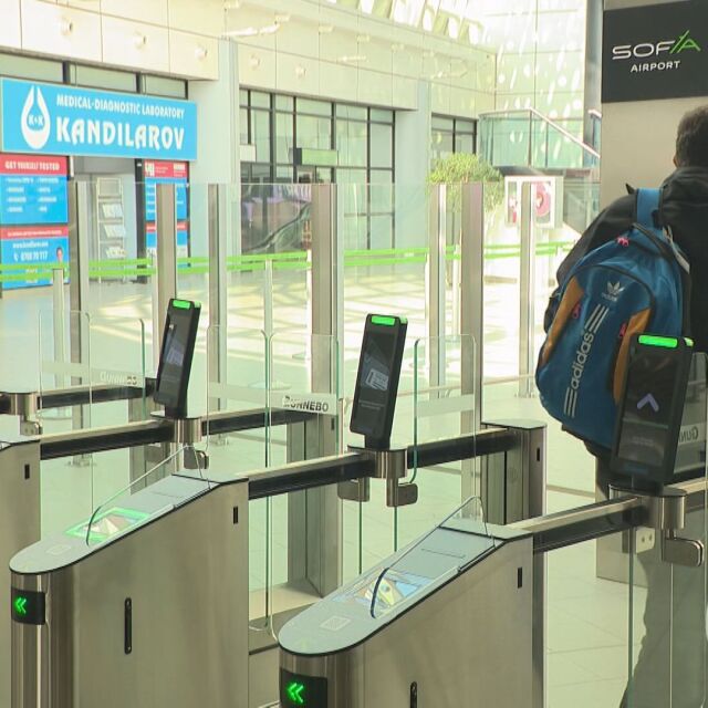 Новите гишета на летище София: За 1 минута на едно устройство преминават до 12 пътници