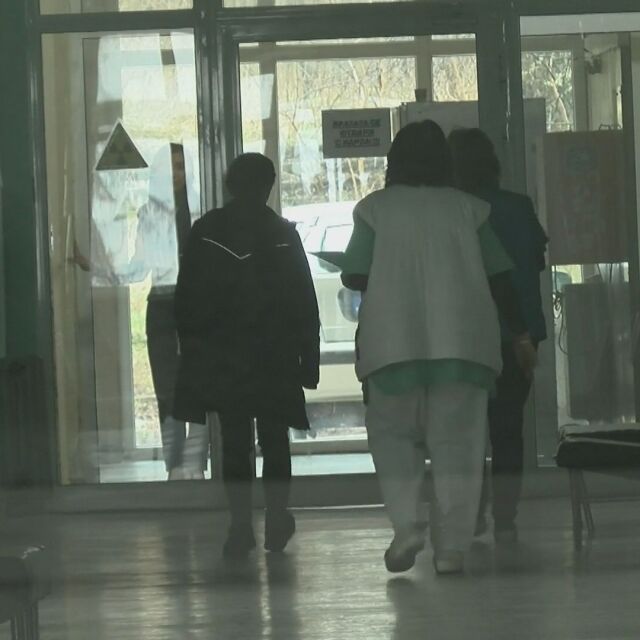 Липса на лекари за болницата в Ловеч: Родилното вече затвори