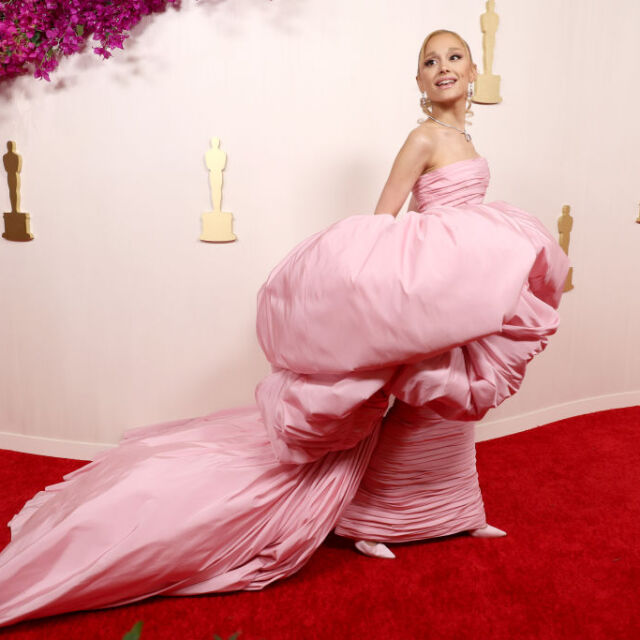 Ариана Гранде облече розов "юрган" на Оскарите (СНИМКИ+ВИДЕО)