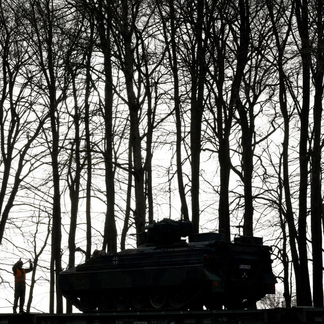 Легионът „Свобода на Русия“ и „Сибирският батальон“ нахлуха в Русия с танкове и БТР-и