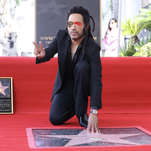 "Бог го е благословил с талант и сърце": Лени Кравиц получи звезда на Холивудската алея на славата (ВИДЕО)