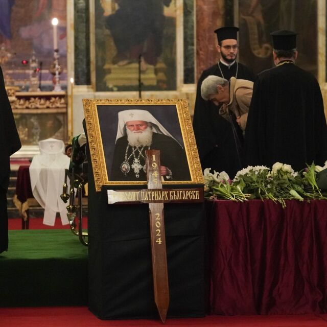Прощаваме се с патриарх Неофит, тленните му останки са изложени в „Св. Александър Невски“
