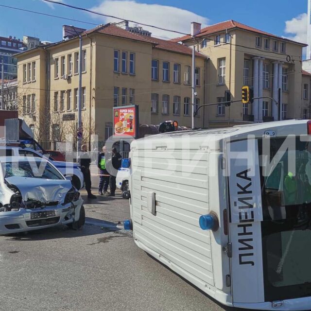 Катастрофа с линейка в центъра на София (ВИДЕО)