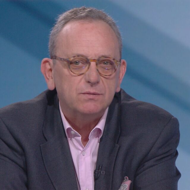  Стоянович: Царствеността в изпращането на патриарха учудва хладна Европа, а лафетът не е на Борис 