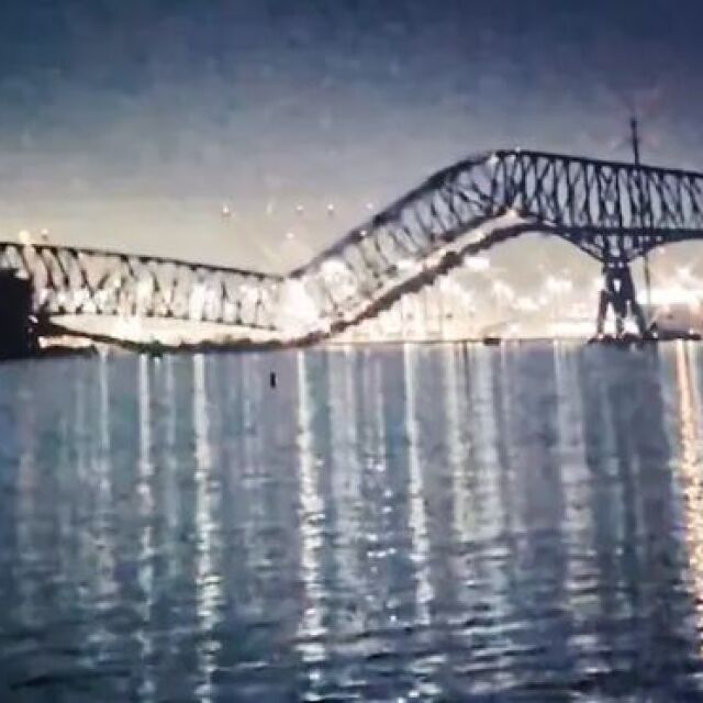 „Инцидент с много жертви“: Мост се срути след удар от кораб (СНИМКИ и ВИДЕО)