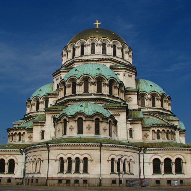 Кой дава пари за строежа на катедралата “Св. Александър Невски”?