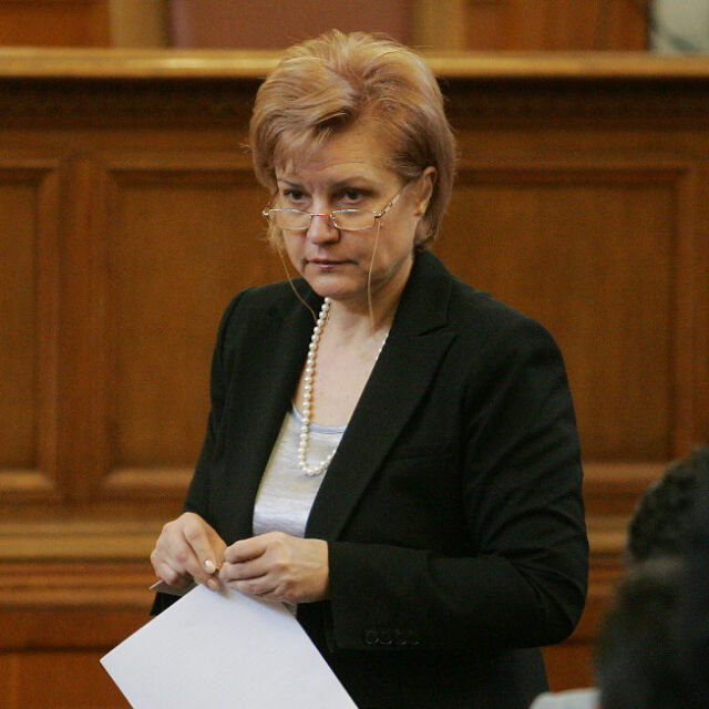 Менда Стоянова поиска оставките на целия Управителен съвет на БНБ