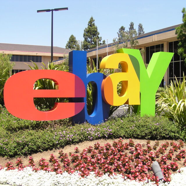 eBay планира продажби до 300 милиарда долара през 2015 г.